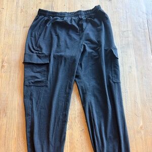 Vuori Performance Cargo Jogger - Size Medium - Heathered Black